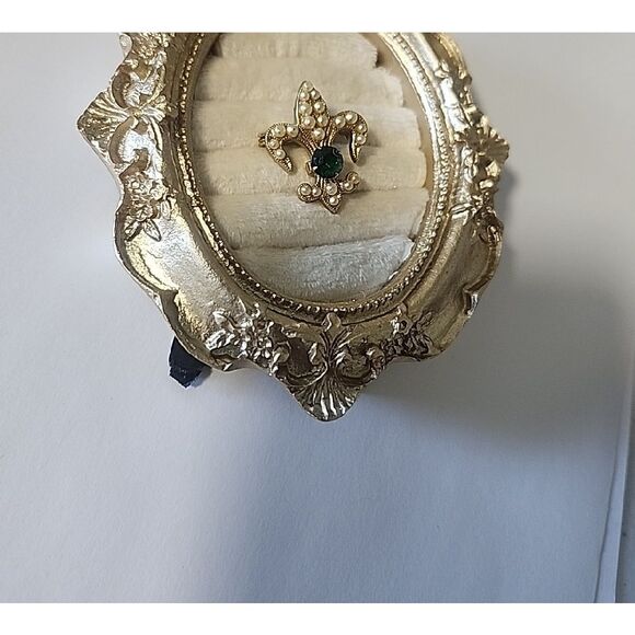 Vintage Gold and Green Fleur-de-Lis Brooch - Picture 2 of 4